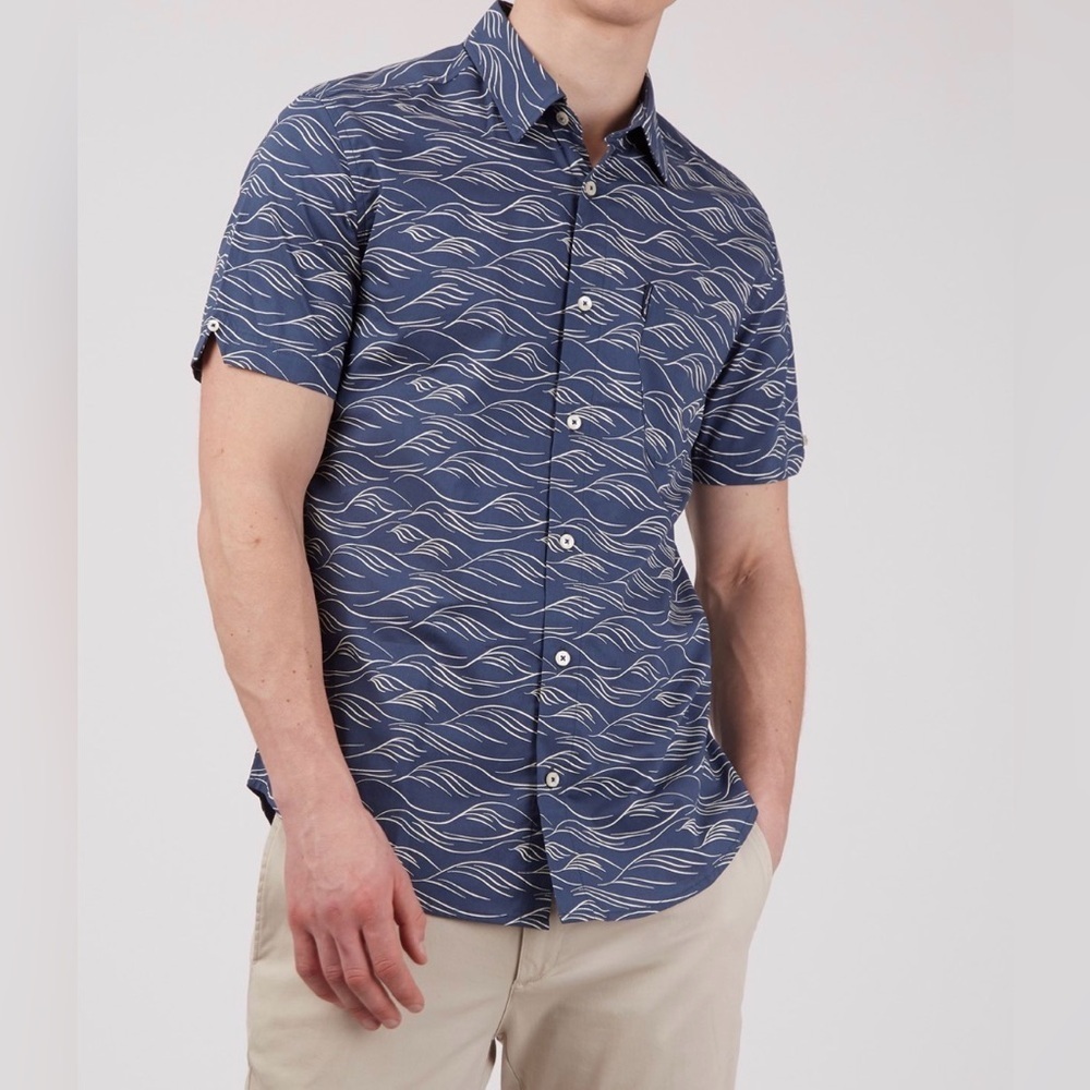 Ben Sherman Short Sleeve Shirt Size Small Blue White Wave Print